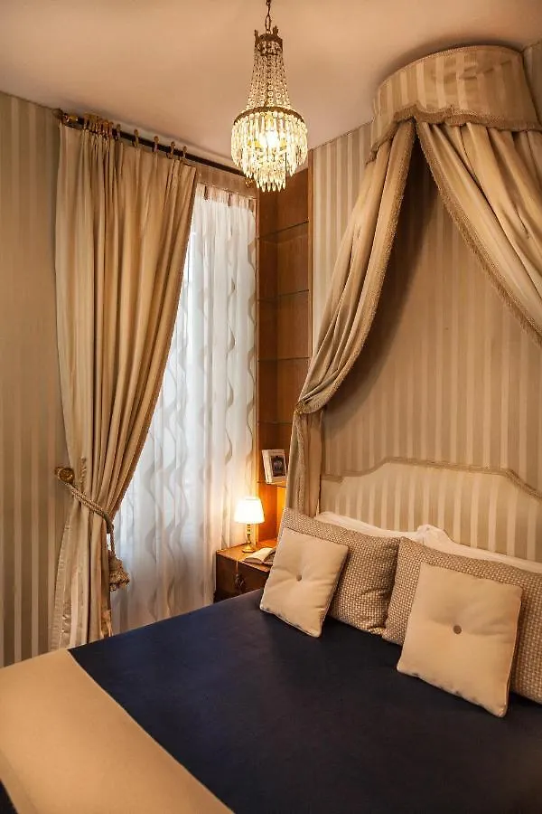 Prestigious Apartment Piazza Navona Rome